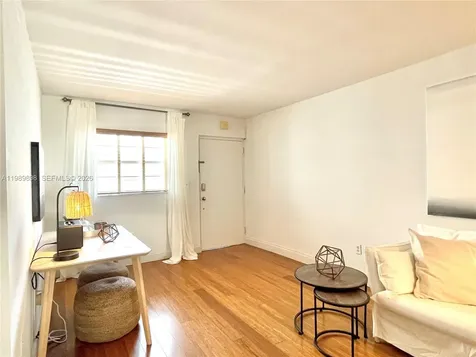221 Meridian Avenue Miami Beach FL 33139
