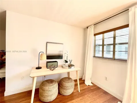 221 Meridian Avenue Miami Beach FL 33139