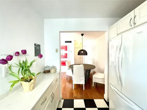 221 Meridian Avenue Miami Beach FL 33139