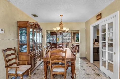5660 W 13th Court Hialeah FL 33012