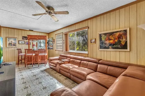 5660 W 13th Court Hialeah FL 33012