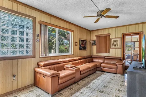 5660 W 13th Court Hialeah FL 33012