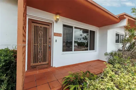 5660 W 13th Court Hialeah FL 33012