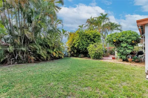 5660 W 13th Court Hialeah FL 33012