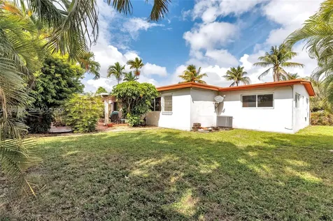 5660 W 13th Court Hialeah FL 33012
