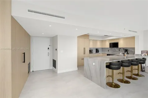1800 Sunset Harbour Drive Miami Beach FL 33139