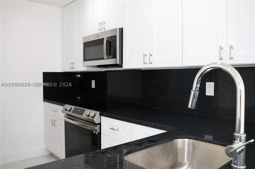 2550 W 67th Place Hialeah FL 33016
