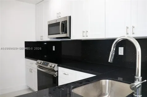 2550 W 67th Place Hialeah FL 33016