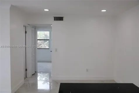 2550 W 67th Place Hialeah FL 33016
