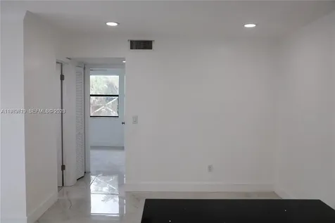 2550 W 67th Place Hialeah FL 33016