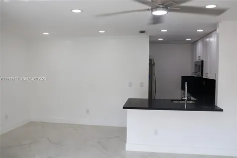 2550 W 67th Place Hialeah FL 33016