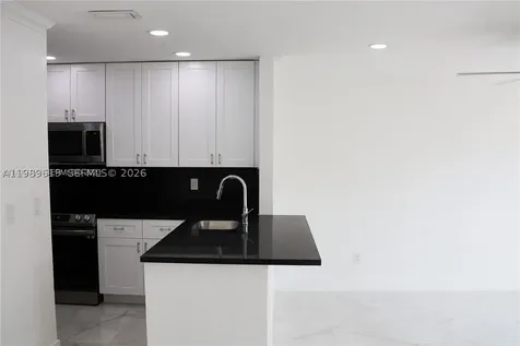 2550 W 67th Place Hialeah FL 33016
