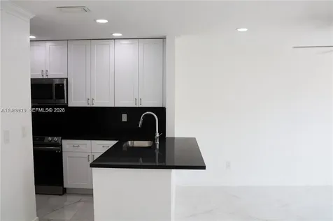 2550 W 67th Place Hialeah FL 33016