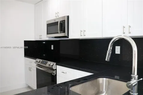 2550 W 67th Place Hialeah FL 33016