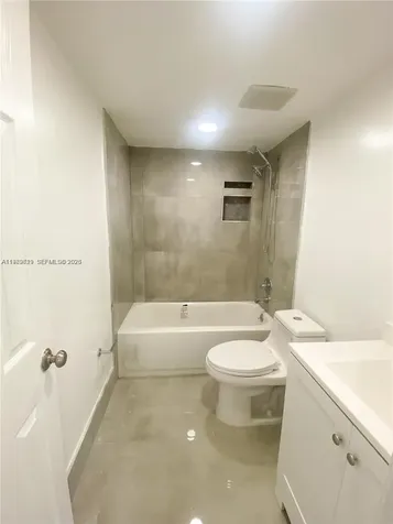 2550 W 67th Place Hialeah FL 33016