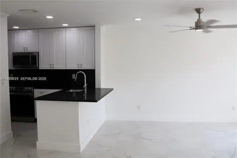 2550 W 67th Place Hialeah FL 33016