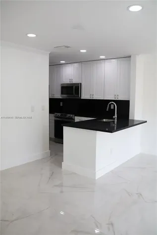 2550 W 67th Place Hialeah FL 33016