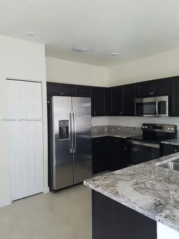 9205 W 33rd Way Hialeah FL 33018