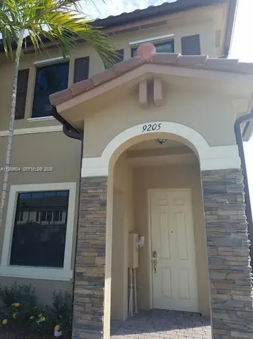 9205 W 33rd Way Hialeah FL 33018