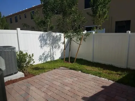 9205 W 33rd Way Hialeah FL 33018