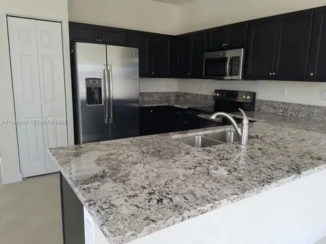 9205 W 33rd Way Hialeah FL 33018