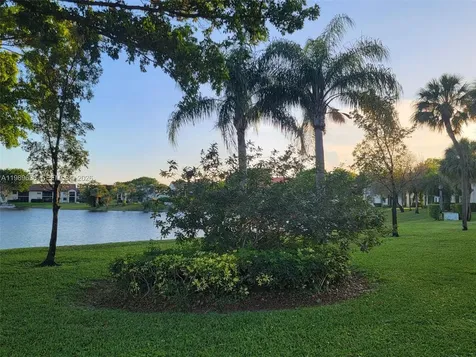 203 Liberty Court Deerfield Beach FL 33442