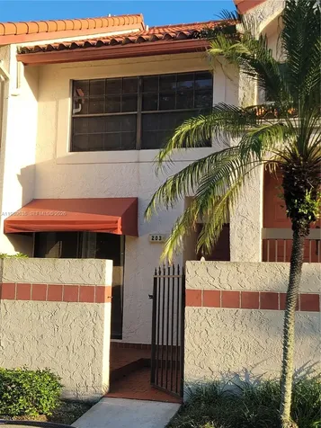 203 Liberty Court Deerfield Beach FL 33442