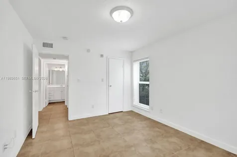 949 Riverside Drive Coral Springs FL 33071
