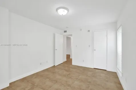 949 Riverside Drive Coral Springs FL 33071