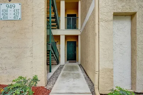 949 Riverside Drive Coral Springs FL 33071