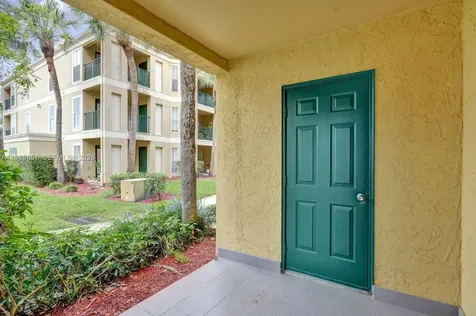 949 Riverside Drive Coral Springs FL 33071