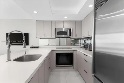 401 Ocean Drive Miami Beach FL 33139