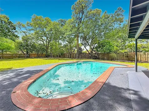 4330 SW 7th Street Plantation FL 33317