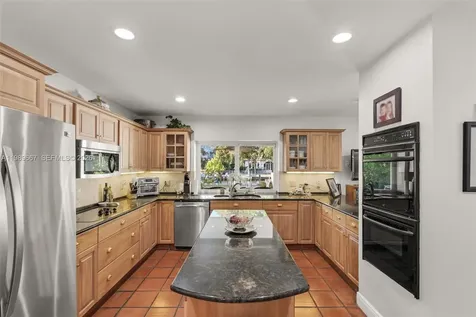 221 Knollwood Drive Key Biscayne FL 33149