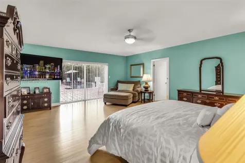 221 Knollwood Drive Key Biscayne FL 33149