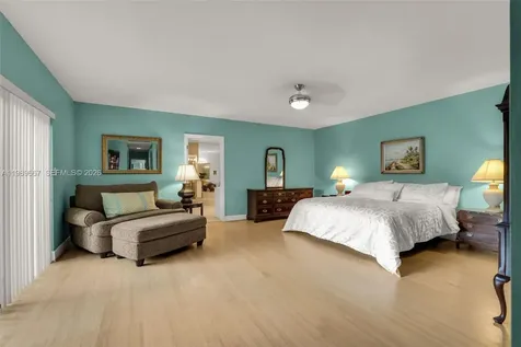 221 Knollwood Drive Key Biscayne FL 33149