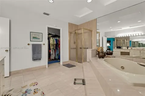 221 Knollwood Drive Key Biscayne FL 33149