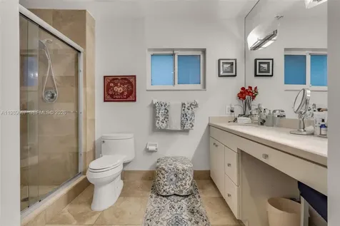 221 Knollwood Drive Key Biscayne FL 33149