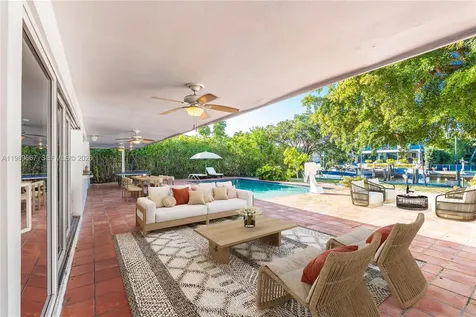 221 Knollwood Drive Key Biscayne FL 33149