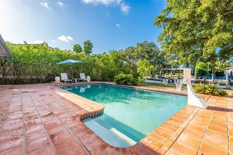 221 Knollwood Drive Key Biscayne FL 33149