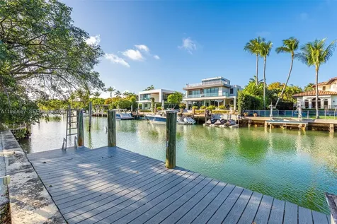 221 Knollwood Drive Key Biscayne FL 33149