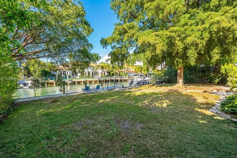 221 Knollwood Drive Key Biscayne FL 33149
