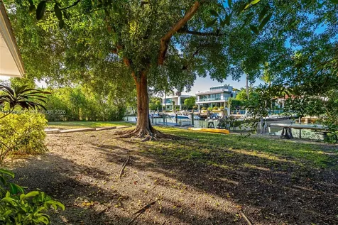 221 Knollwood Drive Key Biscayne FL 33149