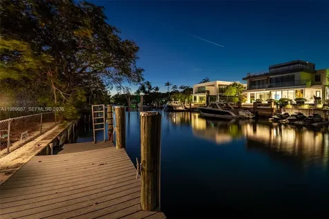 221 Knollwood Drive Key Biscayne FL 33149