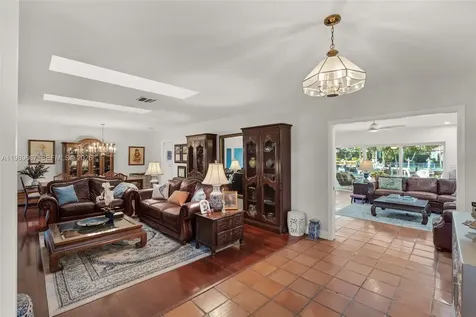 221 Knollwood Drive Key Biscayne FL 33149