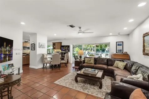 221 Knollwood Drive Key Biscayne FL 33149