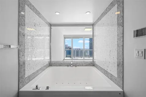 200 Biscayne Boulevard Way Miami FL 33131