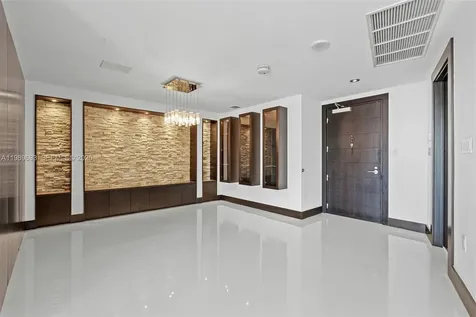 200 Biscayne Boulevard Way Miami FL 33131