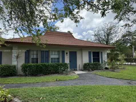 2381 SW 70th Avenue Davie FL 33317