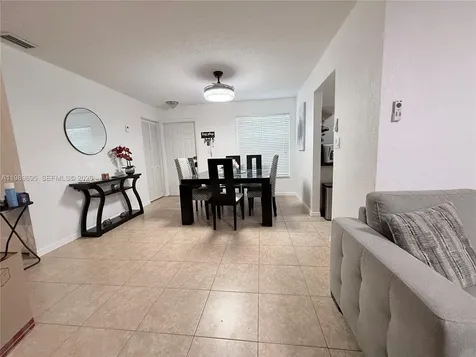 2381 SW 70th Avenue Davie FL 33317